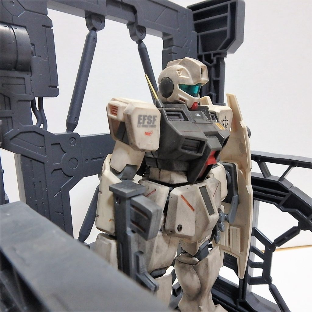 機体に乗り込むためにハンガーへ駆けるパイロットの視点は、こんな感じでしょうか。