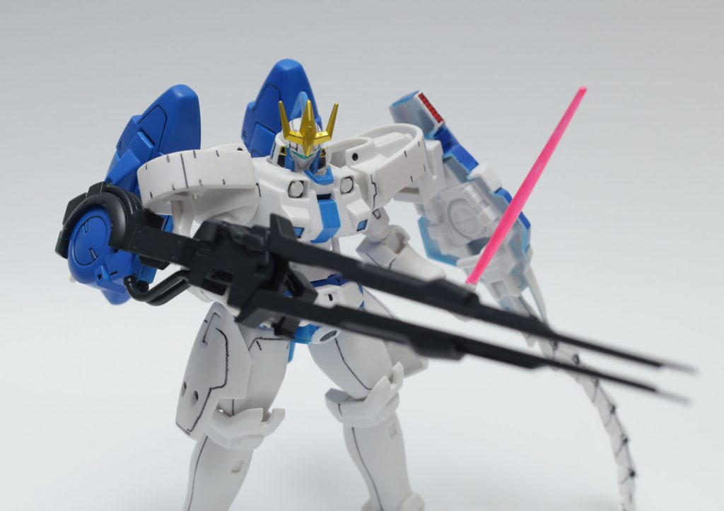 ビーム砲が肩アーマーに固定されてるのでほとんど動かせません。塗装はげが怖いのでどっちにしろ動かせませんが。