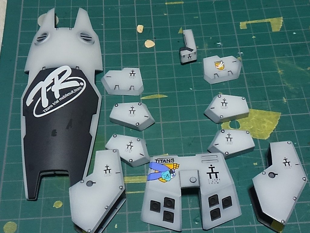 盾もMGより流用。