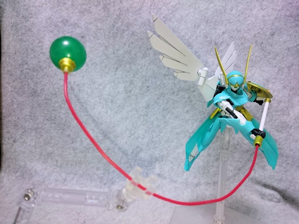 杖はシグル素材の質量と高周波振動で対象の内外両方にダメージを与える鈍器シグルメイスです
先端がワイヤーで伸びます