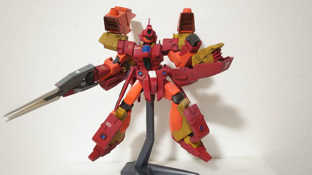 腕部には9連ミサイルとグレネードランチャーを装備。実弾装備を増やしました。
手持ち武器としては、ハンドリングの良さそうなクランシェのライフルを拝借。