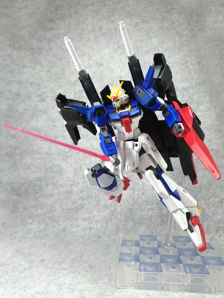 どこからか出したサーベル
腰も一応捻れるし、可動域は特に変わってないと思います。