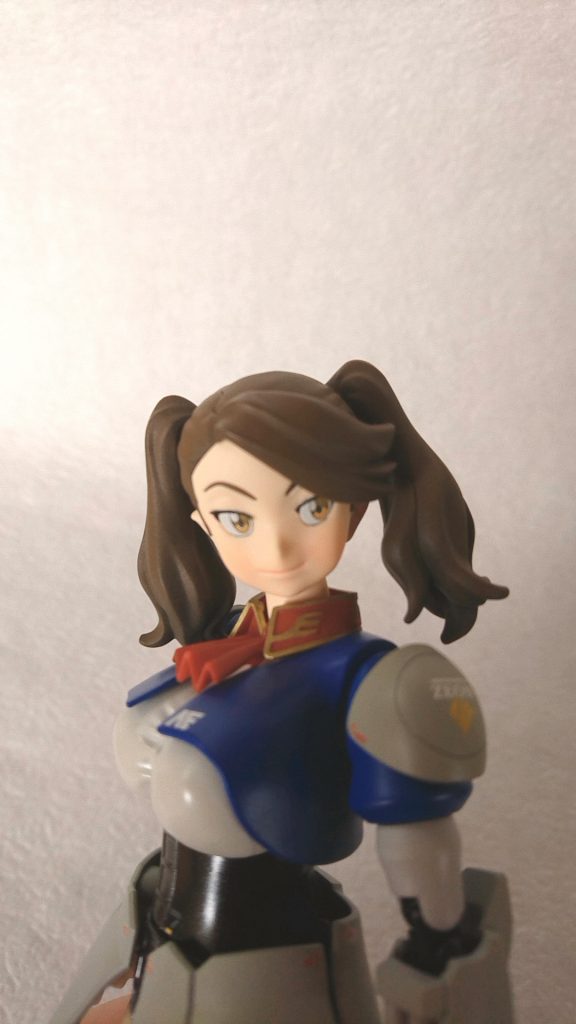 ギャンシールドの髪止めは外しました。
サイドポニーが顔に寄った分、少しだけ頭が小さくなったような……