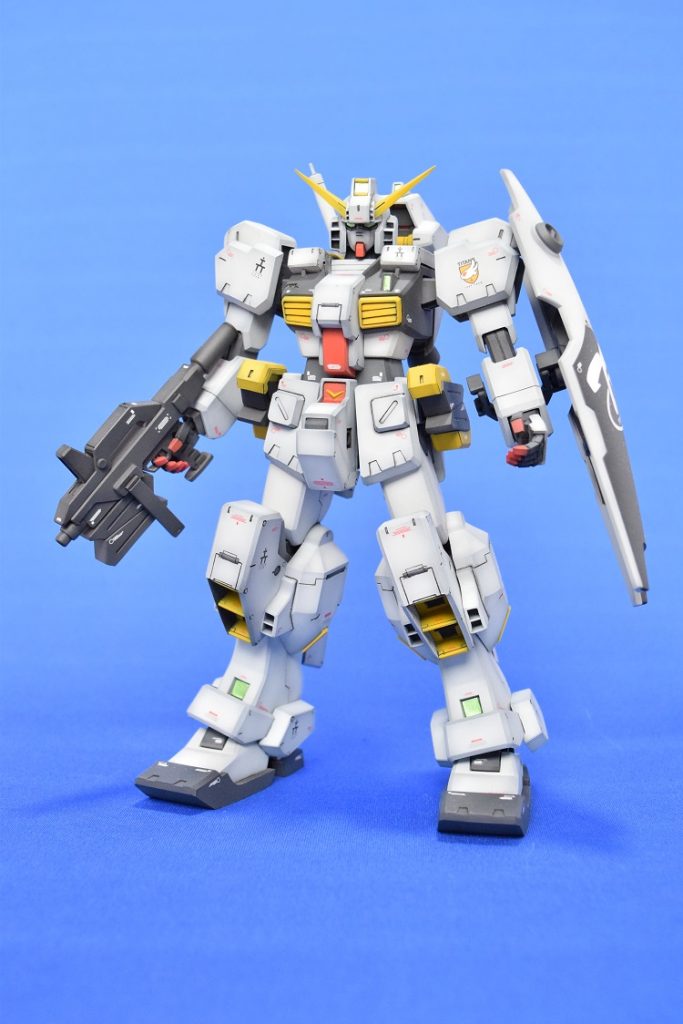 塗り分けとマスキングが大変なキットです。