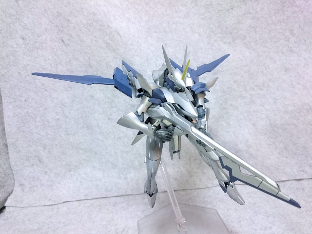 武器のガンランスは差し替えでライフルモードになります