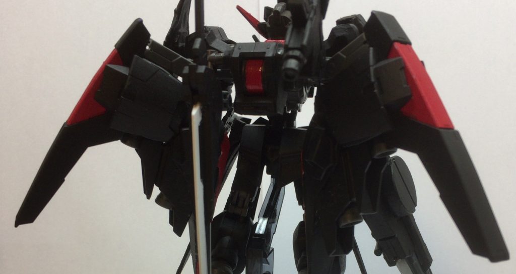 ・ブースター
重力下での飛行が可能な高出力ブースターでバーニアによって動力が異なる
外側のバーニアは内蔵した大型タンクによる高出力ブースター
内側のバーニアはバックパックに搭載された専用設計の高出力エイハブリアクターの出力で推進力を確保したエイハブブースター
なお高出力ブースターが使用不能になりエイハブブースターのみとなった場合重力下での最高高度と出力は3分の1になる