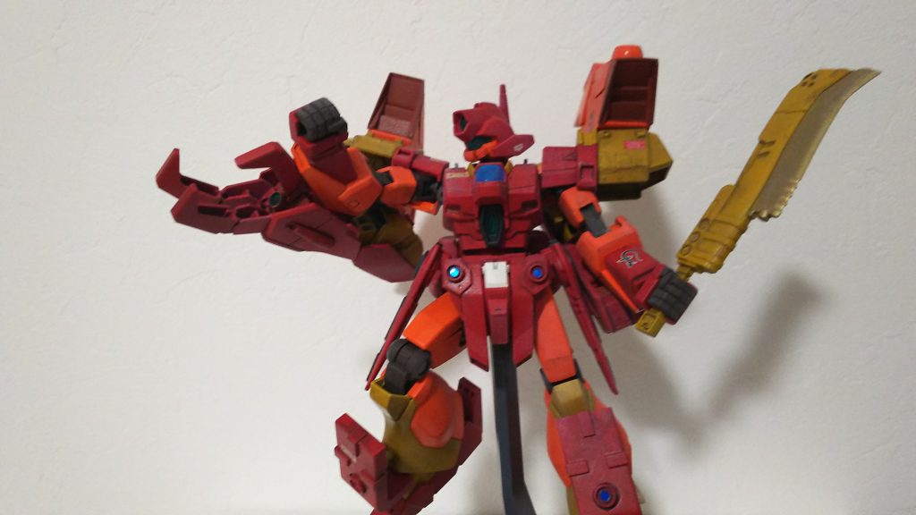 近接時にはクロー展開。敵機をクローで拘束し、ゼロ距離グレネードランチャー発射!みたいなロマンな使い方も・・・。近接武器には実体剣(鉈)を装備、パワーで押し切る感じです。