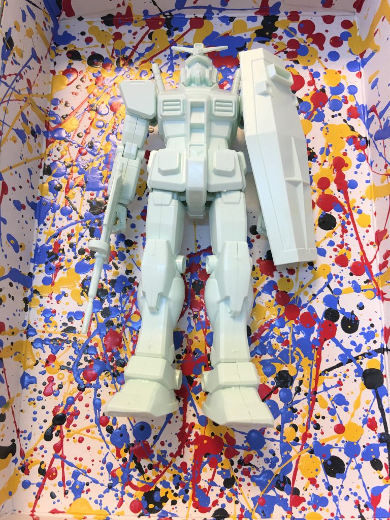 2.「噴出」
キャンバスに収まりきらなくなった色が一気に「噴出」し、キャンバスから完全に抜け出す。