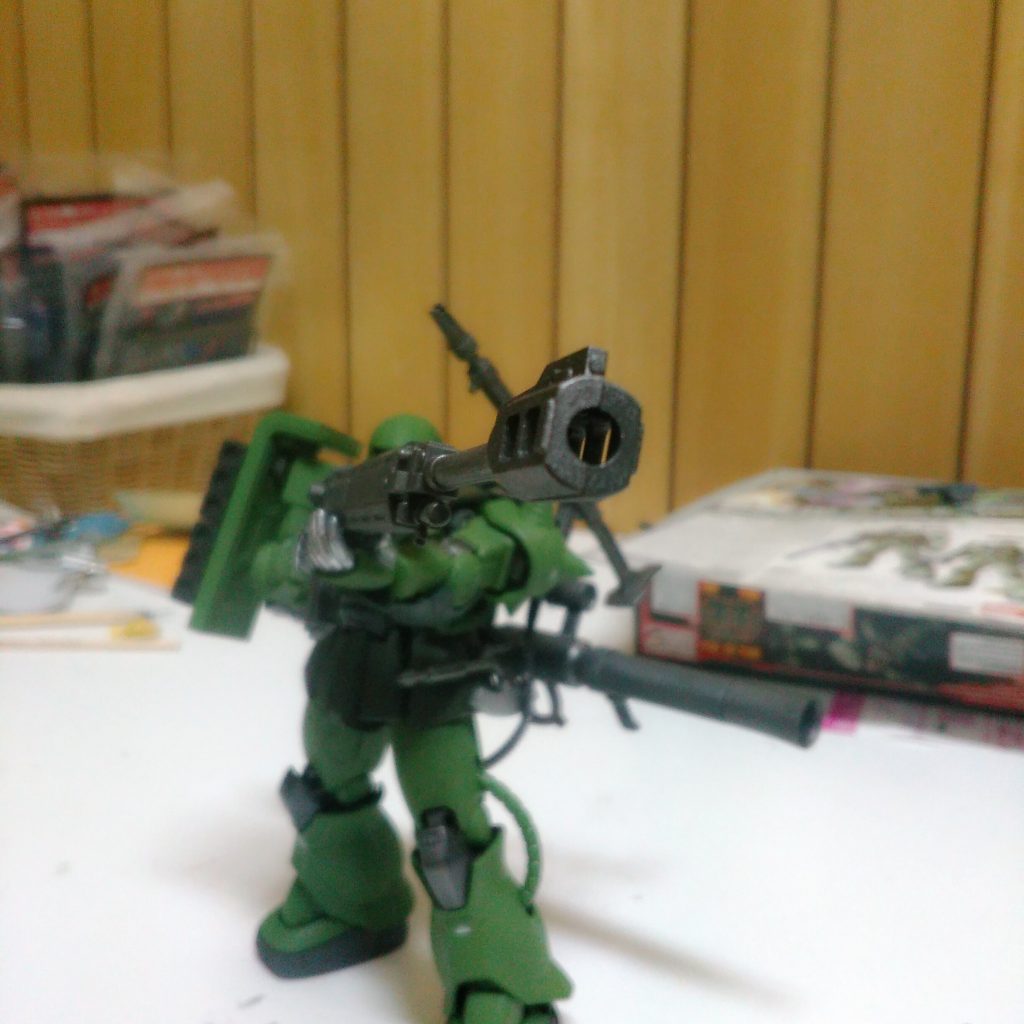 最後は対艦ライフルです。
まぁ、スナイパーライフルですね。
どうしても全体を写したかったため、このような姿勢になってしまいましたが…個人的にこいつが一番お気に入りです～