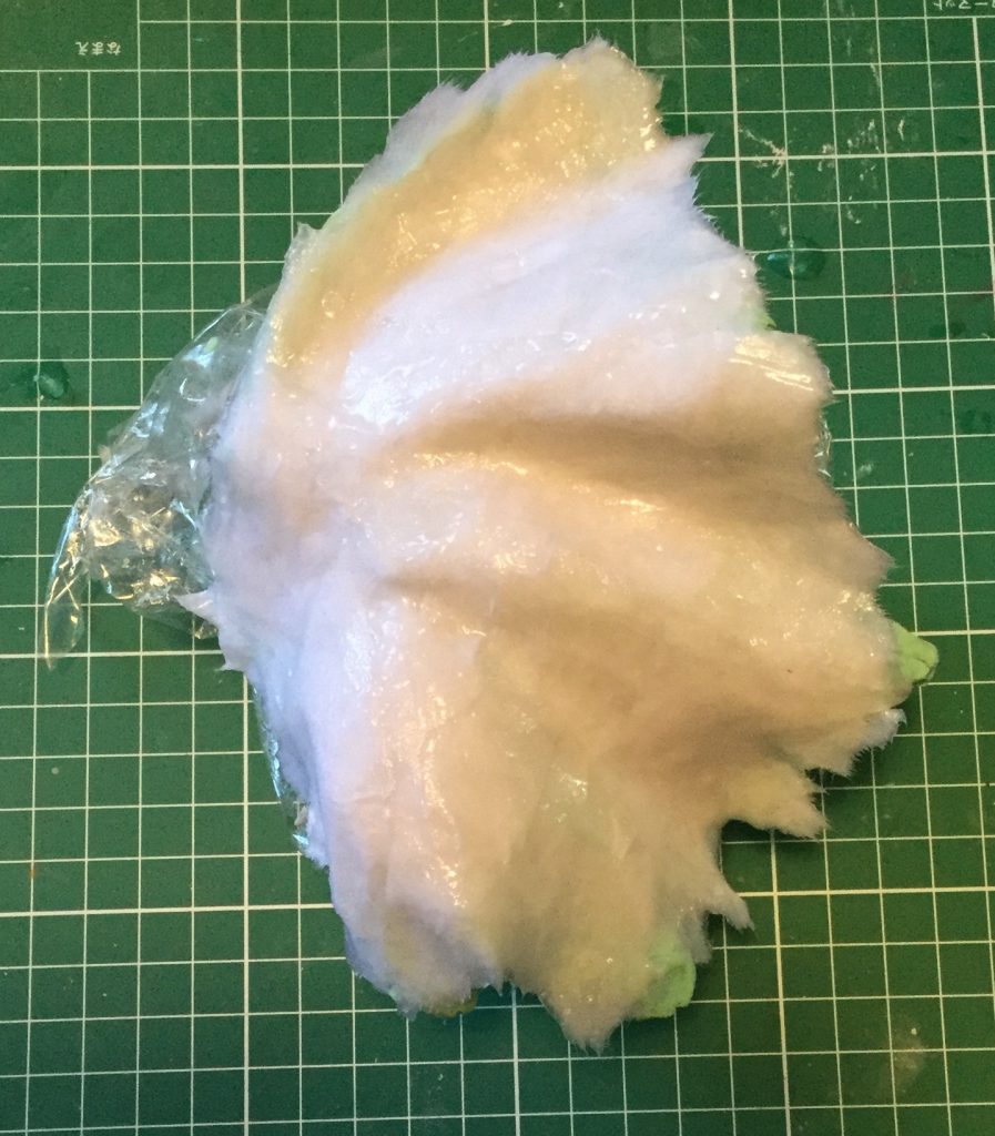 張り子の手法でマントを自作