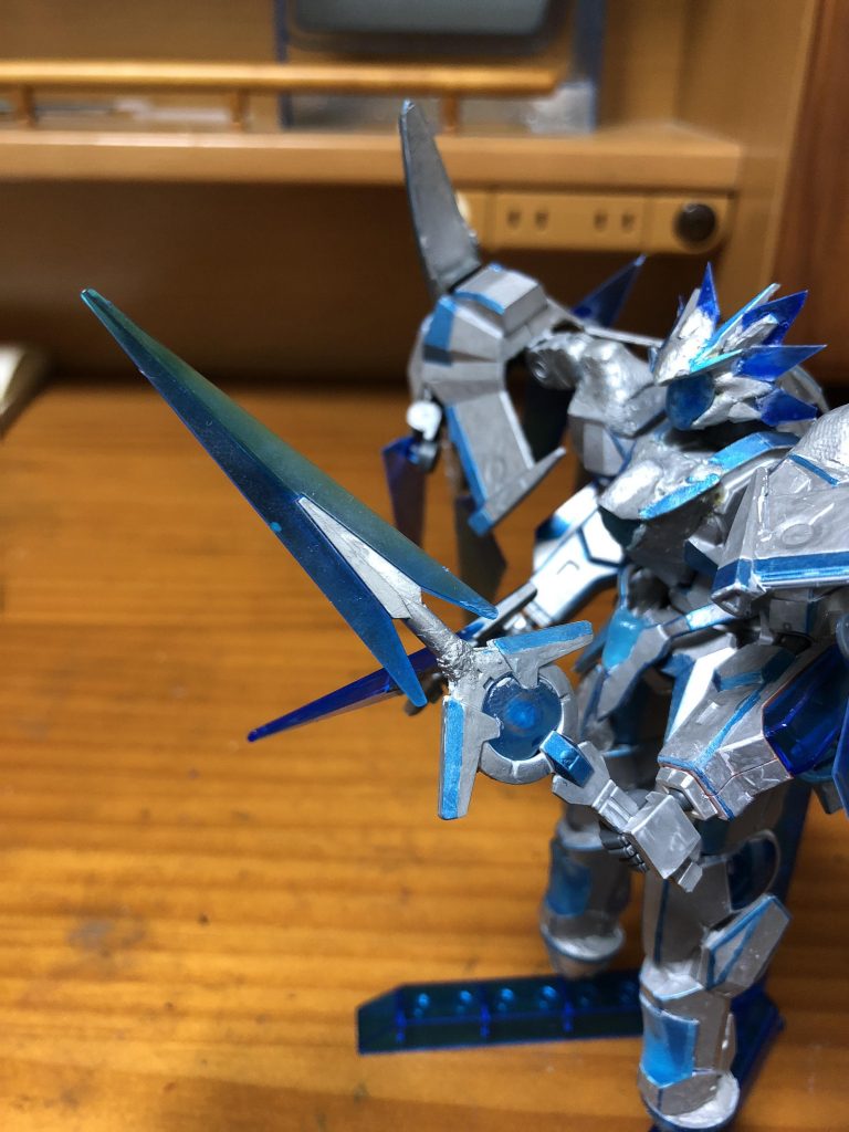 他には腰には二本の剣を装備してます。トランジェントガンダムの武器とダブルオーダイバーエースの武器を組み合わせました。