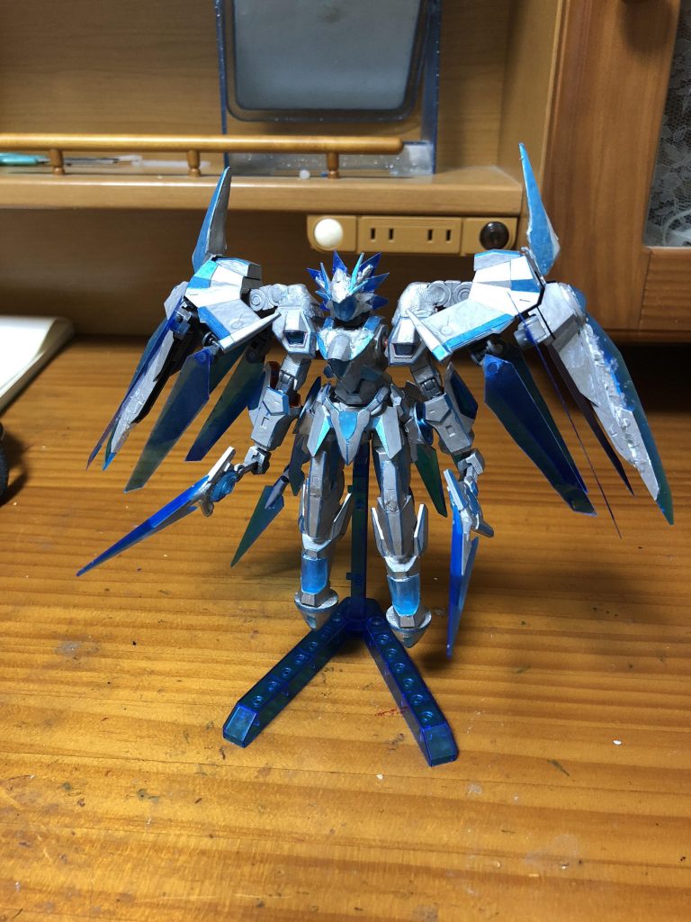 以上がこのガンプラの紹介です。名付けるなら、「アイアンドラゴンナイト」かな？ちなみに「エクストリームガンダム・ノヴァ」は今、プラモの店舗に展示してもらってます。