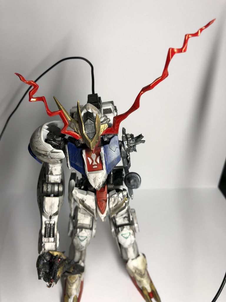 バルバトスが本来の力を出している時の目の光を再現しました。