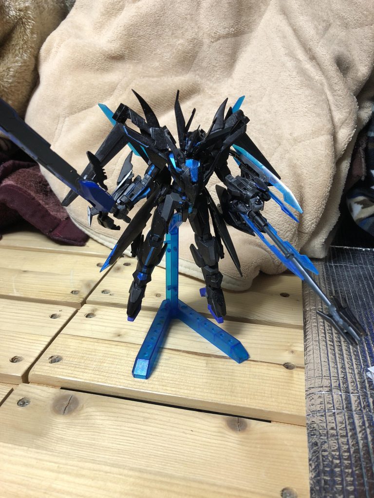 装備させるとこうなります。 
剣に使用したGNソードはMGのサイズなので中々迫力があります笑