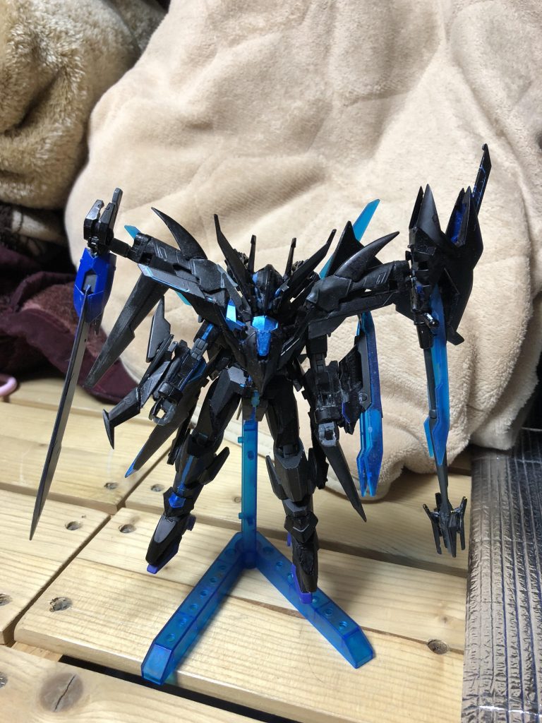 武器は肩に装着可能になってます