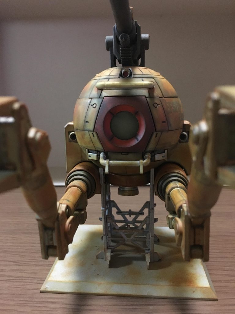 フロントです。モノアイのぼやけが年季入ってる感じです