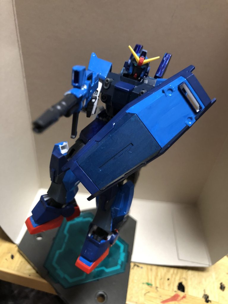 シールド

やはりこれが一番決まるポーズ（笑）

エッジが効いてて突撃の火力が出るらしいですが、
シールドで突っ込むことあまりなさそうな・・・