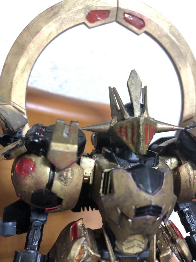 顔はギャンスロットを移植しました。鎧武者武者と言っても、どちらかというと西洋が強いかも。