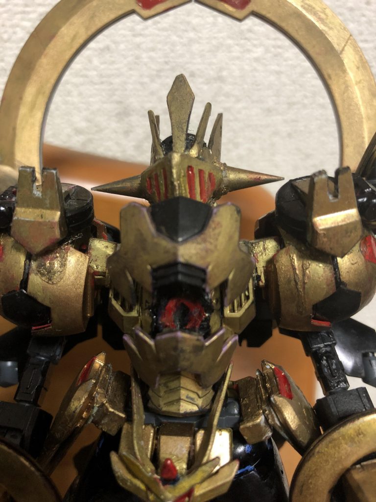 ちなみに胴体の口を開けると、闇の目玉が出てきて、見た相手を痺れて動けなくします。（メデューサ要素）