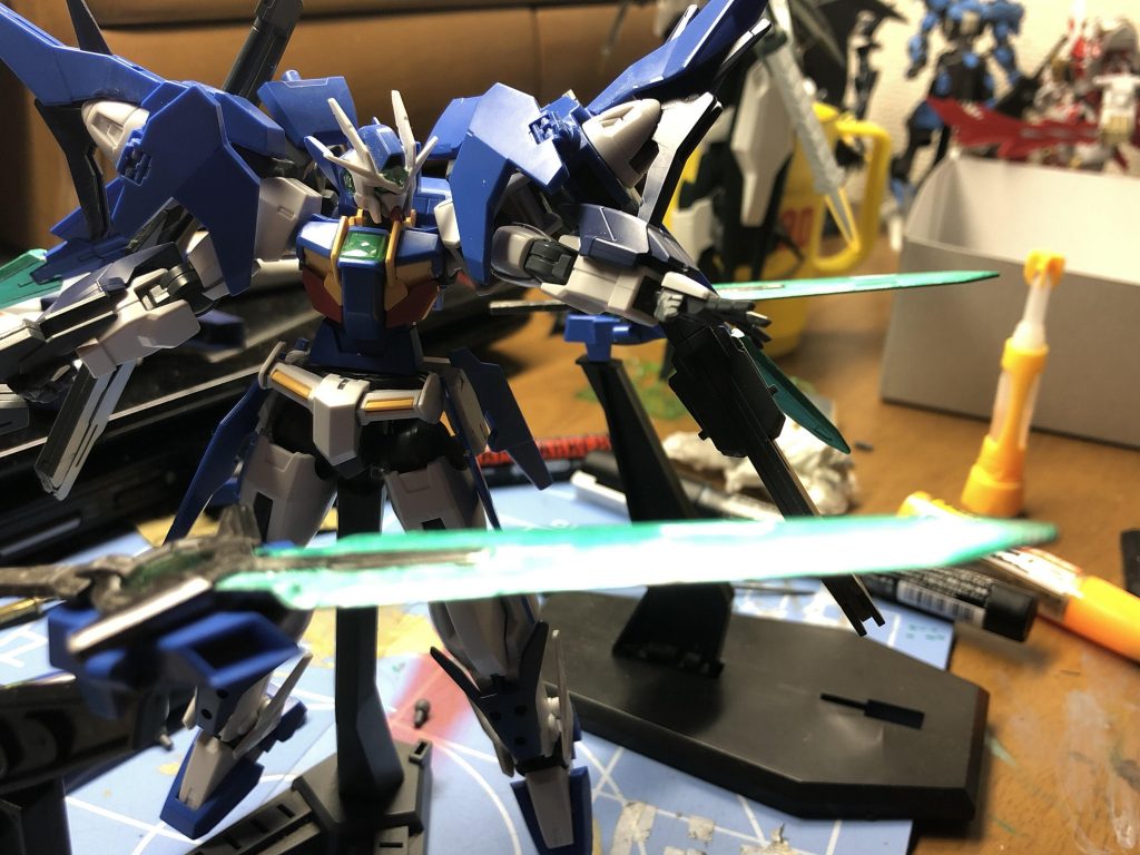 背中GNドライブはGNダイバーソードと一緒に使用することで、ファンネルにも使用することができる。