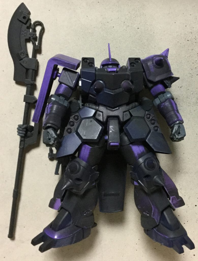 組み立て終わり 腕部の武装はオミットし、ザクらしさを残します