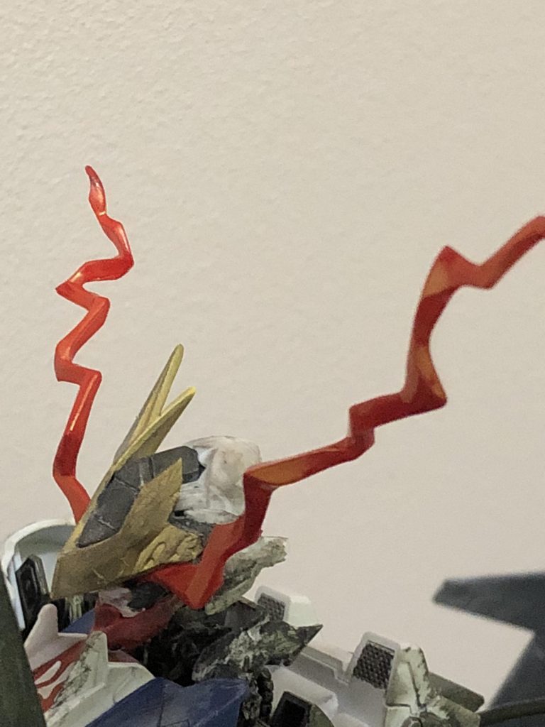 エフェクトパーツを塗り取り付けました。原作のバルバトスの目の光を表して見ました。