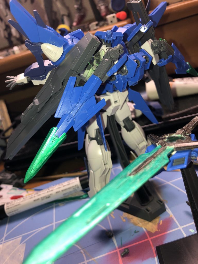 背中のGNソードSもファンネル