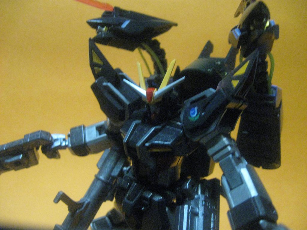 細部をジャンクの家電品のパーツ、動力パイプを釣竿の穂先修繕用のリリアン糸で再現