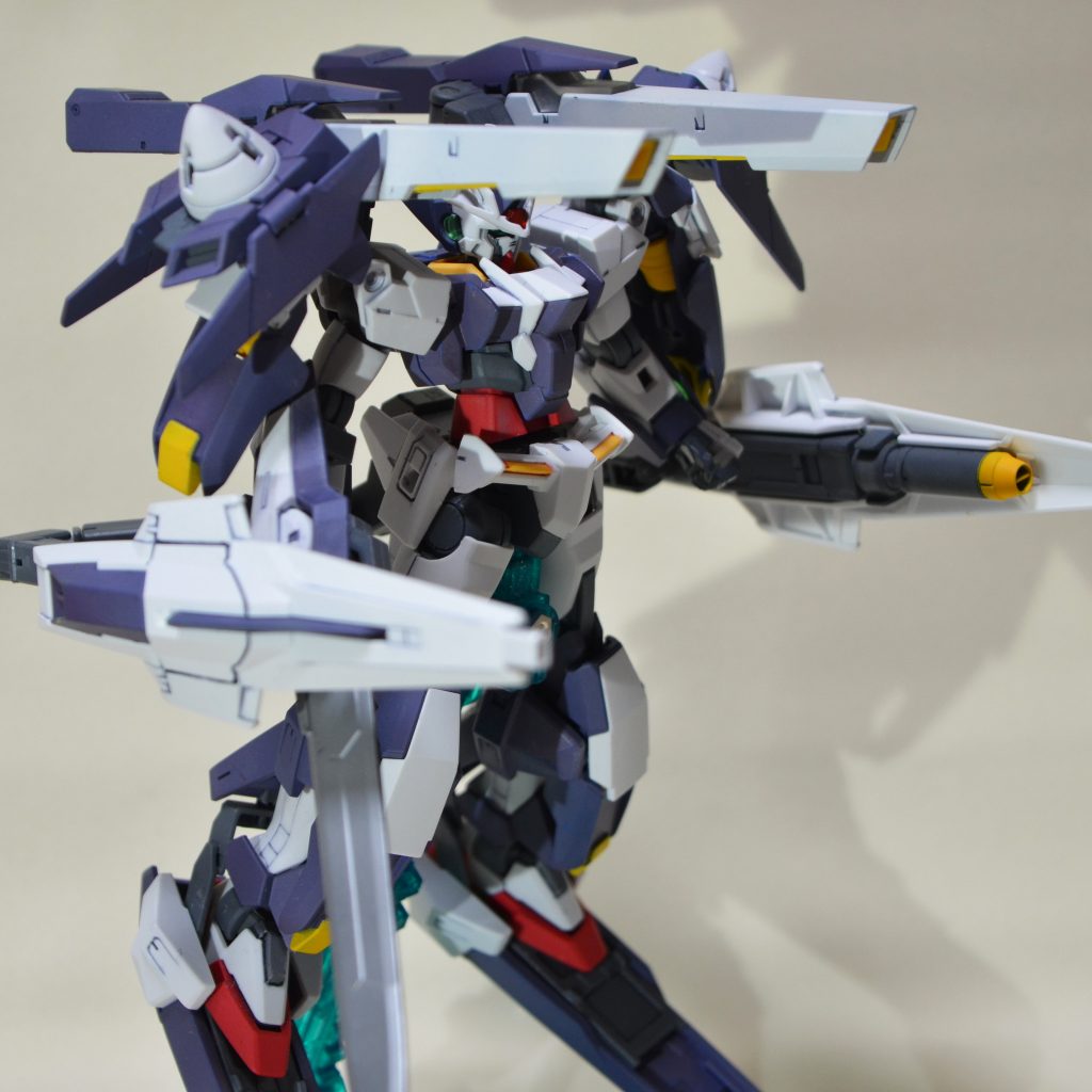 ■アーマーモード
足のダッシュユニットを展開、ソードバインダーをアームを伸ばし前方へ、GNバズーカⅡを射撃形態にし、GNアームズとMSが合体したGNアーマーのシルエットに似たモード
ダブルオーダイバーエースの弱かった遠距離武装の強化、
クローとソードバインダー、両手により近接戦闘時の手数を増やすことを可能にした