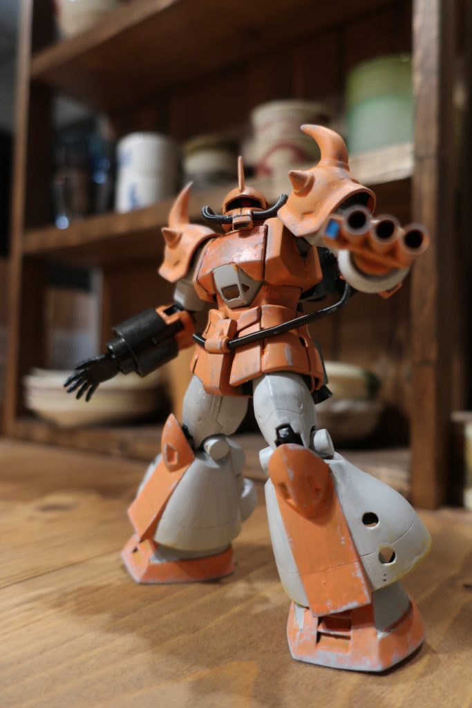 色は試作機なのでオレンジと白のパターンを筆塗り。

下地は、まずフラットブラックで塗った後に、アクリルガッシュの白と黒に少量の茶を混ぜたもの
オレンジはフラットレッド+イエロー+フラットホワイト
白はフラットホワイトに少量のフラットブラック

オレンジの艶が気になったので、最後につや消しクリア吹いてます。オレンジにかなり苦戦しました。