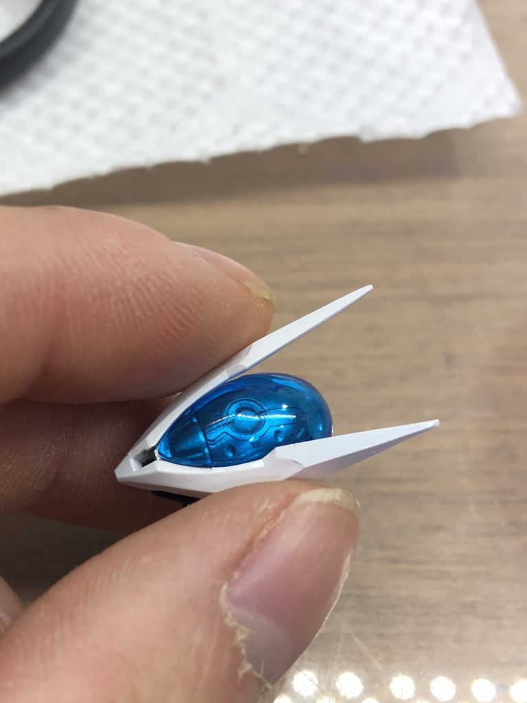 メット内部はシルバーに塗装してあります