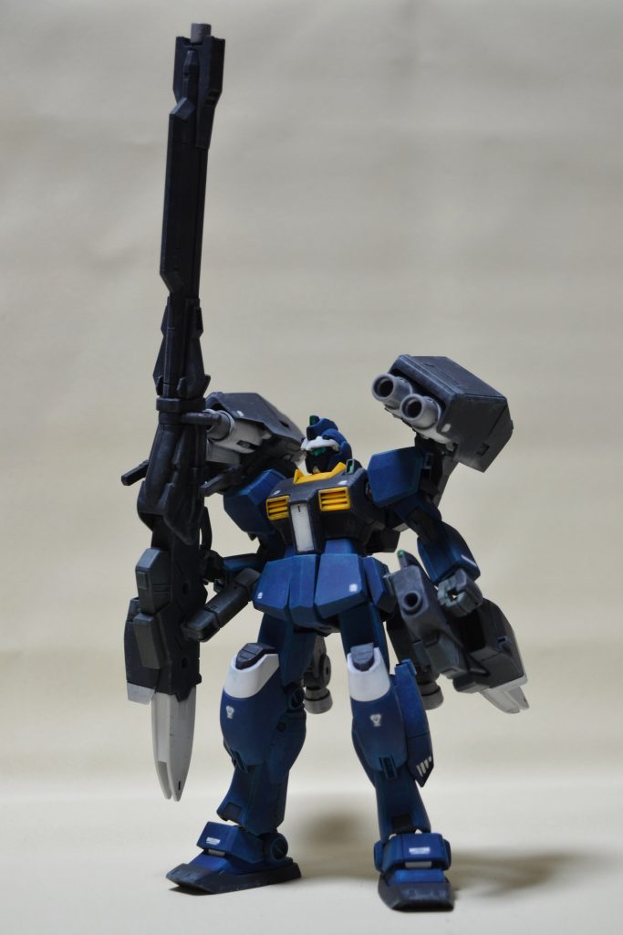 決定打になる最大火力の低さを補うため、バスターバインダーと連結時に
身長を大幅に超える長さのロングライフルを装備
また、バスターバインダーは連結したまま方向を変えられるようにアーム接続に変更、
これによりアームと片腕でも安定して射撃が可能になった