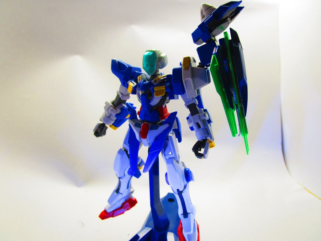 フェイズクアンタ
GNドライブ1機とソードビットにより、こちらも行動時間が長め
さらにやっと武装が追加。
ソードビットはSD使用なので4本。