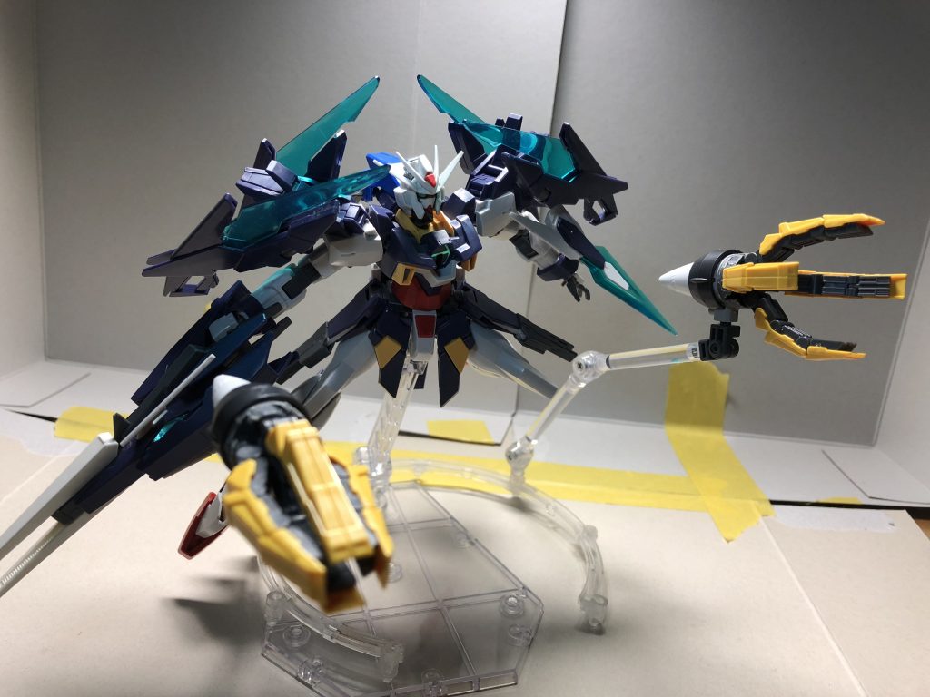 今回作った中で一番苦労したTビット。クローの部分はガンダム作品以外からだけどそれ以外はガンプラから作成しました。機能もクローと中にビーム発射口があるのでマグナムSVのTビットと同じく追尾ビーム撃てます