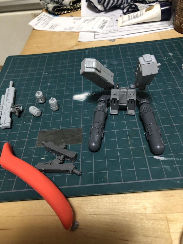 ファンネルラック&プロメラントタンク取り付け及び、機体の割にバーニアが小さいので市販のバーニアを取り付けました(・∀・)