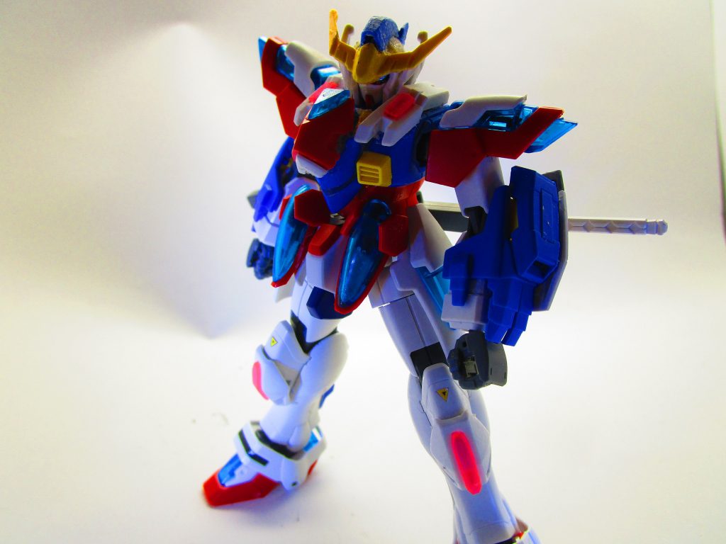 本体正面
ゴッドガンダムをベースにしているのもあり、武装はシンプル。
拳と刀と頭部バルカン
追加武装により強化をするタイプ。
頭が鉄血、肩部にはビルドファイターズ、トライ要素が。
腕部にはAGE要素。