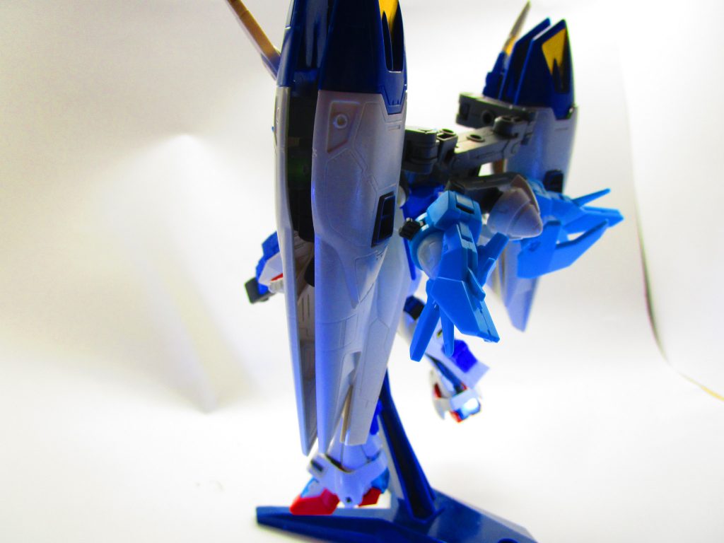 ジェネレートブースター接続状態背面
大きなWのバインダーと3つのGNドライブが搭載。
戦闘時間が延びたが、その反面地上戦だとバランスの悪さで不利になる。