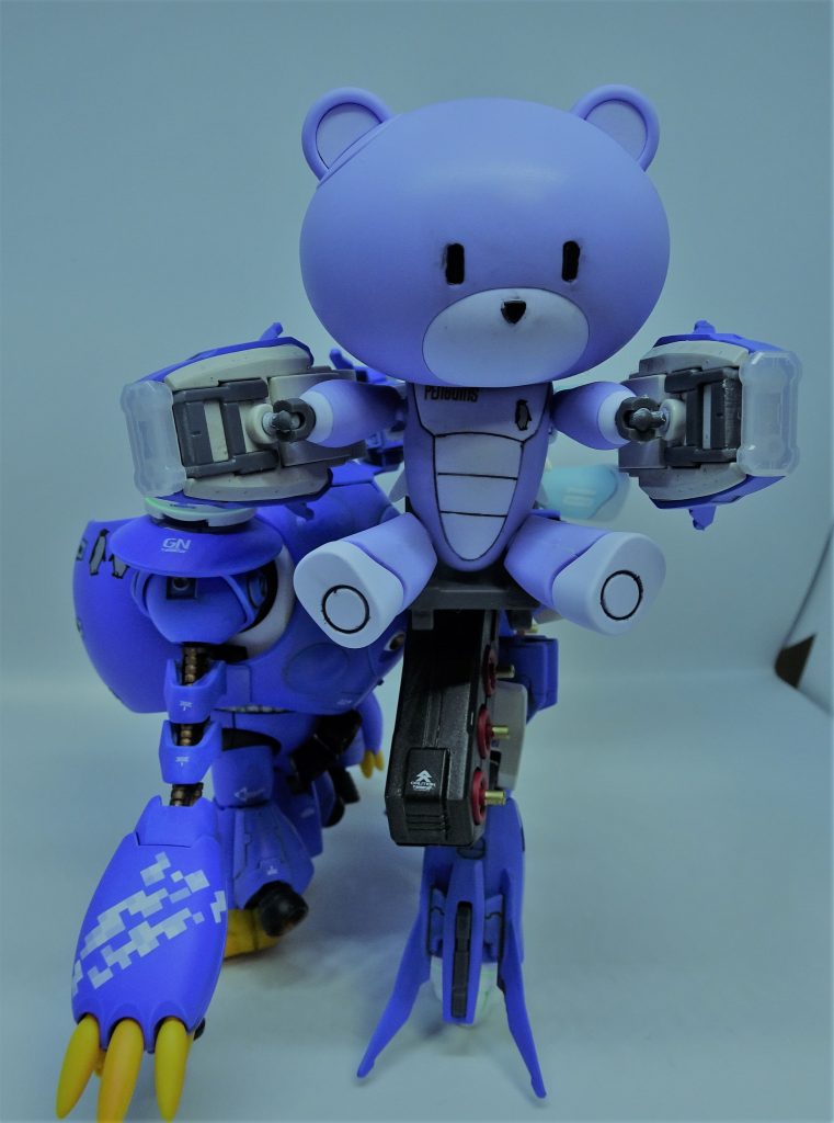 バックパック左上にPビット02号機を搭載しています。
Gビット同様に基本は無人機。
01、02ともに素組ですがサラのイメージに合うプチッガイを選びました。
01:ベアッガイFのプチッガイ
02:ラパパンパープル&ドラム