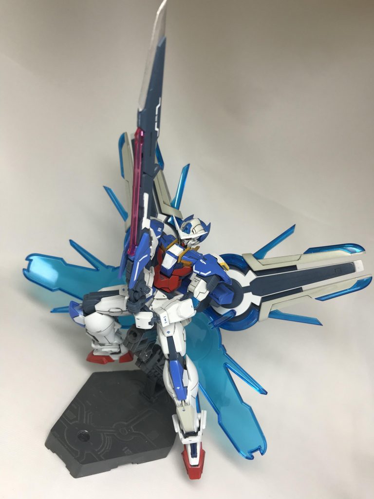 バタフライモード
バックパックを展開し、蝶の様なシルエットに。一定時間全方位からのビームを無効化する。