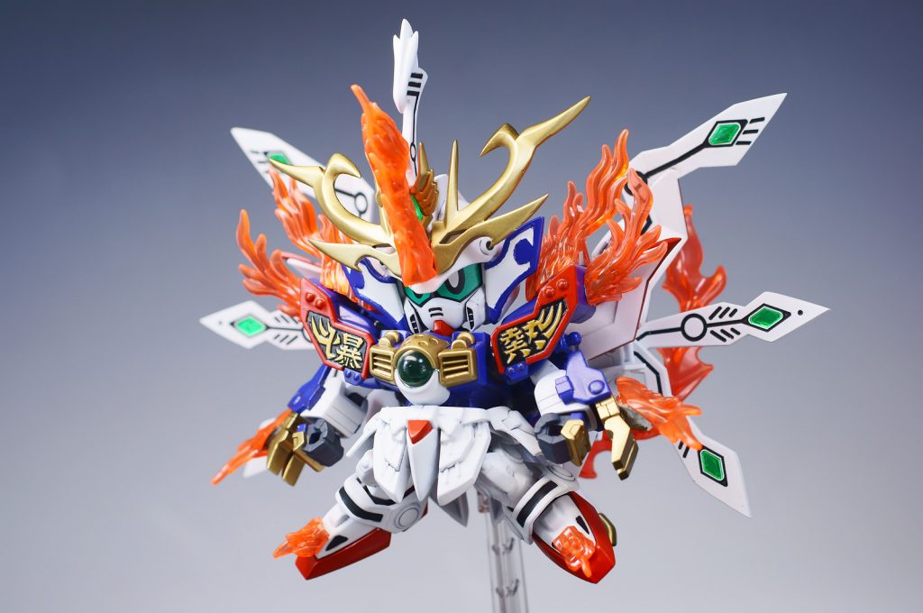 オリジナルの爆朱闘形態(バーストモード)
全身の炎はトライバーニングガンダムのものをネオジム磁石でつけています。