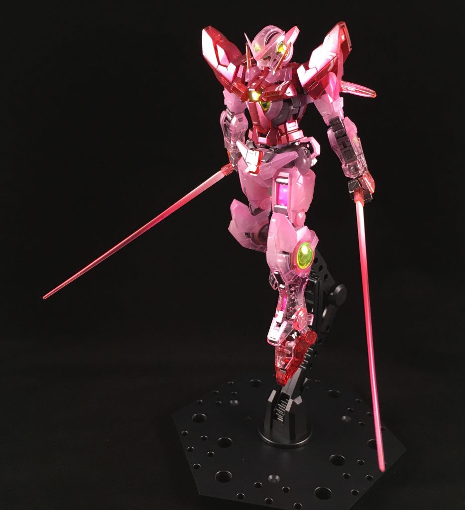 サーベルはヤスリで細くした後コンパウンドで磨き、グラデーションを施しました