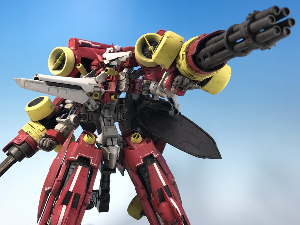 左腕メガガトリング『スプリンク』。
ビームライフルをバルカンみたいなノリで乱射する感じ。