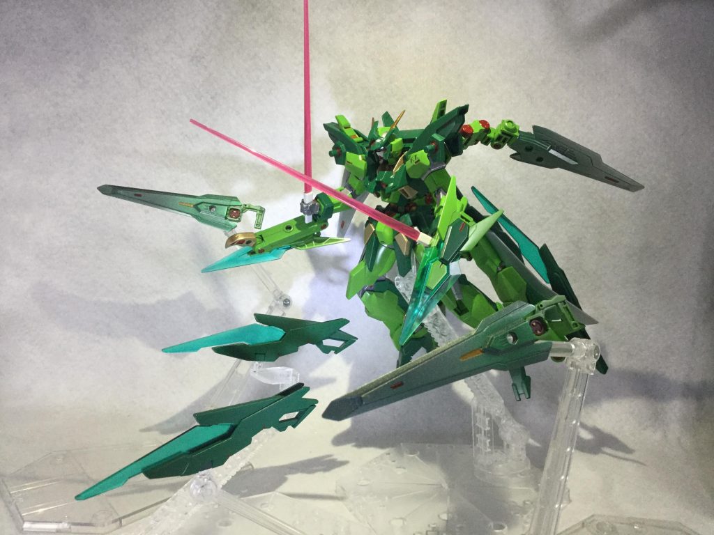 ビームサーベル…出力調整が可能なビームサーベル。
シグルシールド…シールドの他、先端のシグルブレードやクローにより、近接武装としても運用可能。