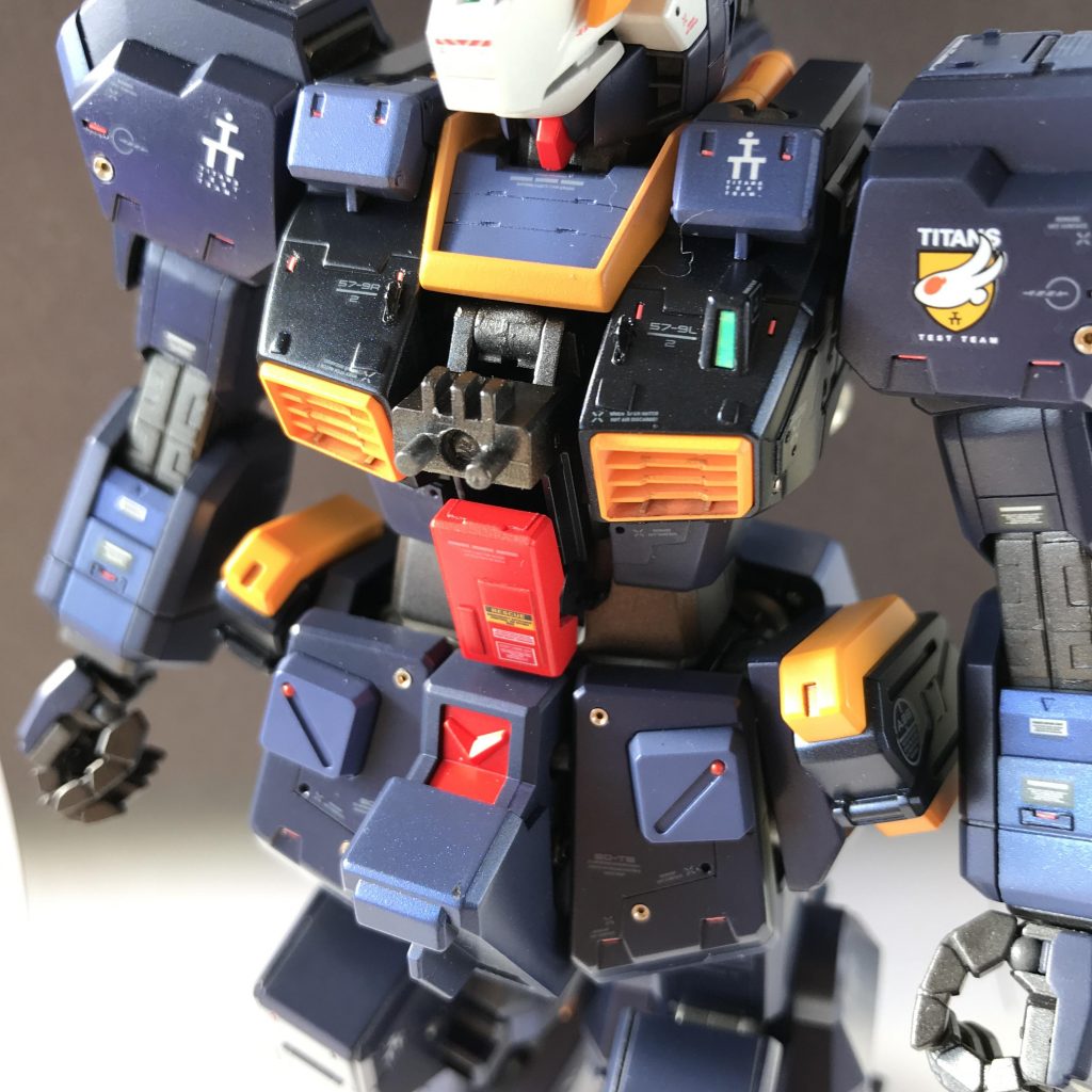 胸のハッチは脱着可能にしました