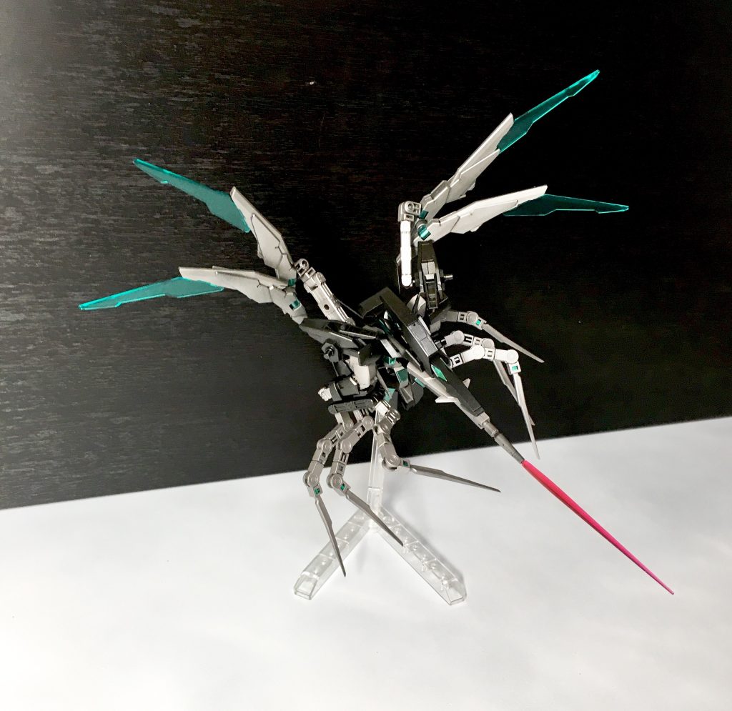 ビームサーベル展開
ライフル銃口から発生させたビームサーベル
パイロットの腕次第ではMAでありながら高い空中格闘戦能力を発揮できる