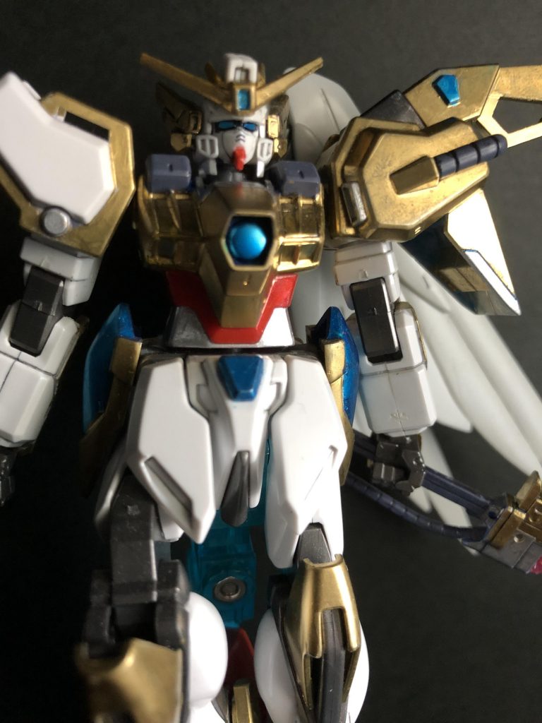 個人的に好きなのが顔!綺麗な眼をしてる笑
余り物で作った割に結構良い感じな仕上がりになって良かったなって思います!
脳内設定ではすっごい強いけど、ろくな整備が行われていないのか所々がボロボロ…でも強い!みたいなのが組み上がってるので、今後良い感じにボロボロにしていきたいです!