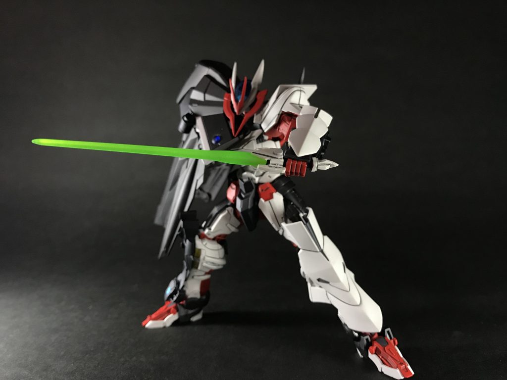 劇中でメインで使用した左手ビームサーベル。
キットには付属しないので、プラ板と他キットの物を使用して制作しました。
刃はHGウイングガンダムに付属の物を短くして使用してます。