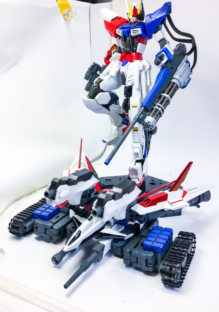 ## グランドブースターT
EXZブースターとEXA:Tをドッキングした形態!
高速で地面を駆け回り、ミサイルやライフル等で攻撃する!