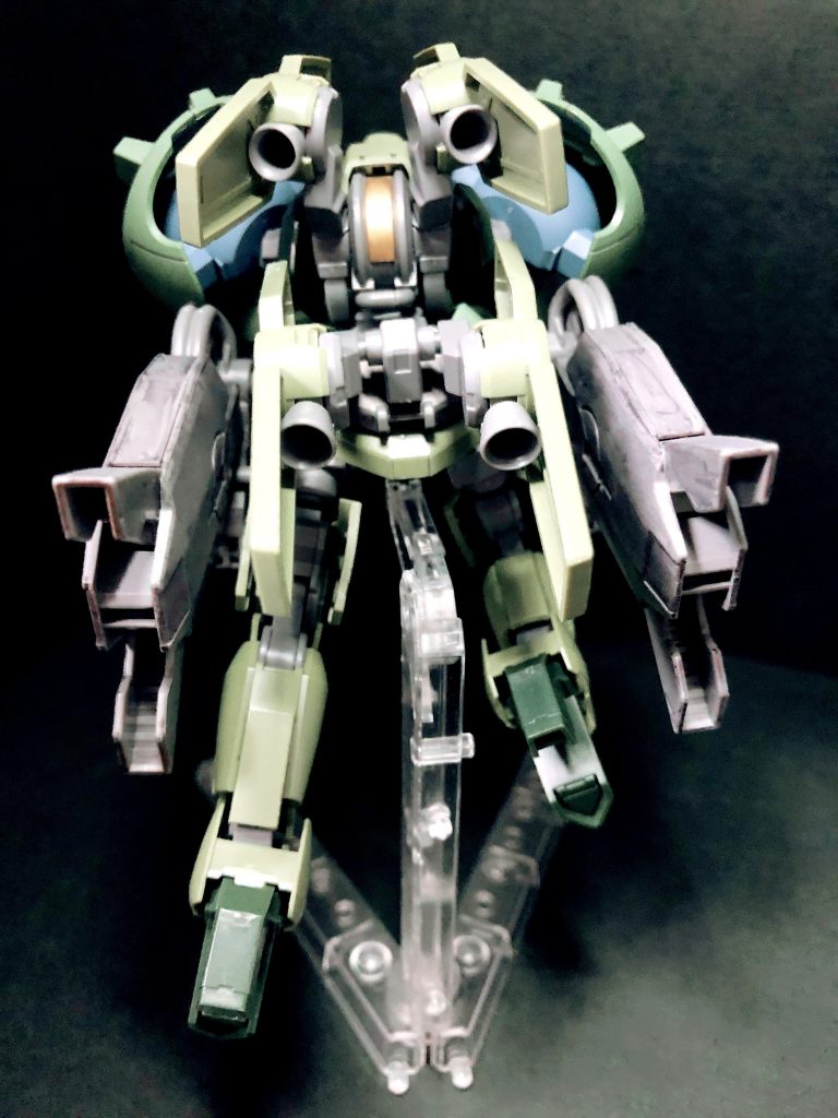 ガンダムグシオン程ではないが超重量の機体の動きをサポートする為グレイズのブースターユニットを二機と姿勢制御の為の地上用ブースターユニットを装備。高速機動による突撃が可能になっている。