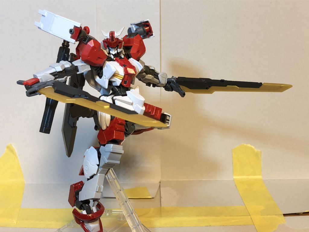 サブ武装のサタンソード。金の部分はレアアロイ製でバエルソードの改造系。合体して巨大な剣にもなります